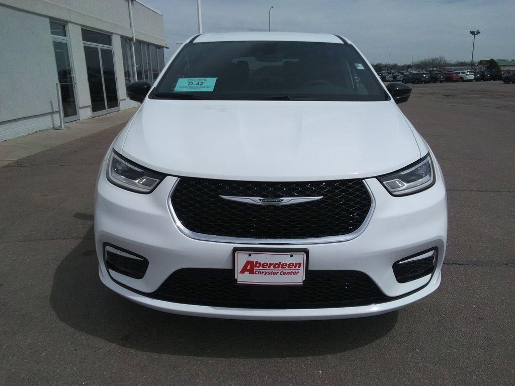 new 2026 Chrysler Pacifica car, priced at $46,977