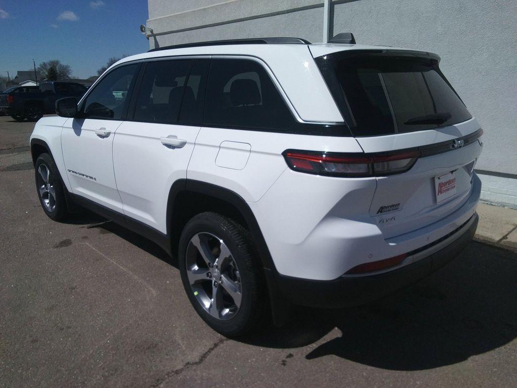 new 2026 Jeep Grand Cherokee car, priced at $44,477