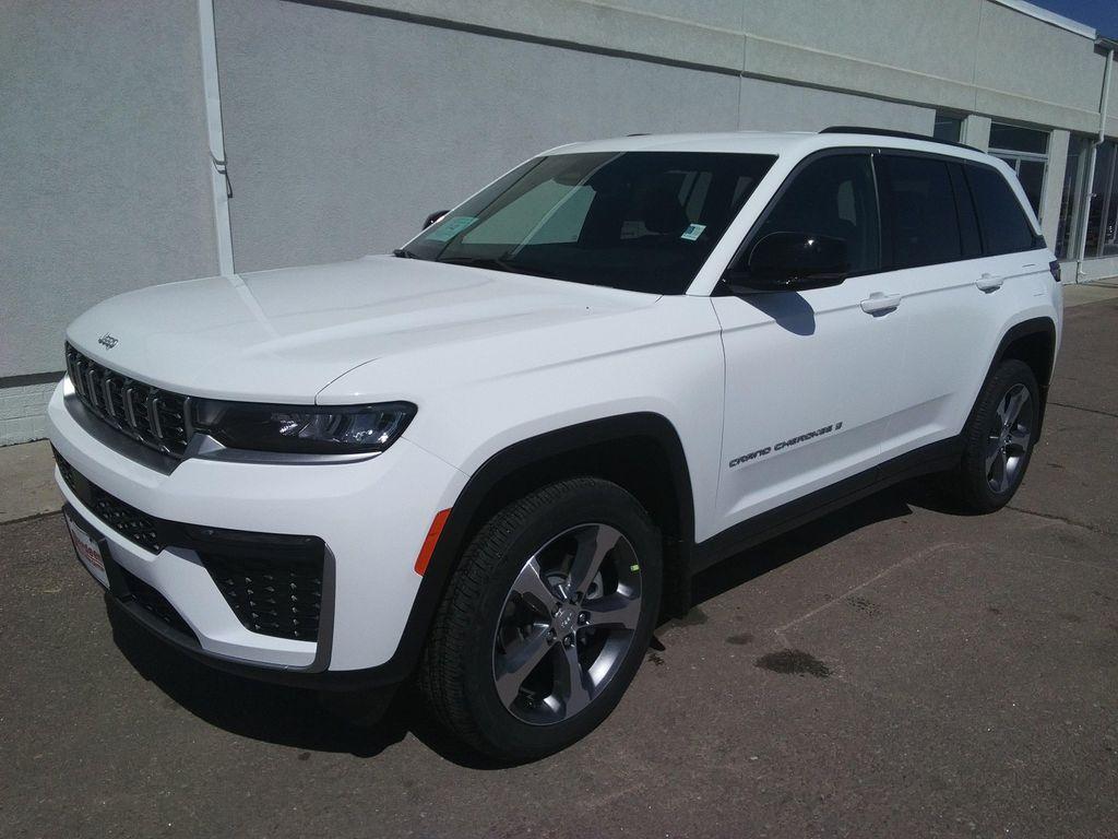 new 2026 Jeep Grand Cherokee car, priced at $43,320