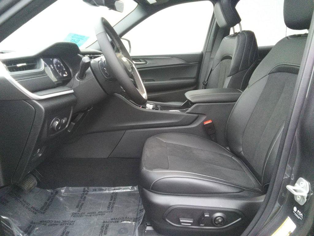 new 2025 Jeep Grand Cherokee L car, priced at $45,977