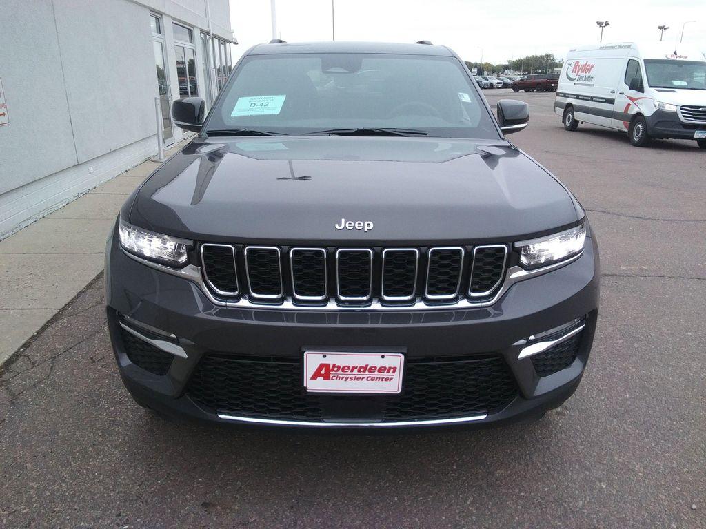 new 2025 Jeep Grand Cherokee car, priced at $45,477