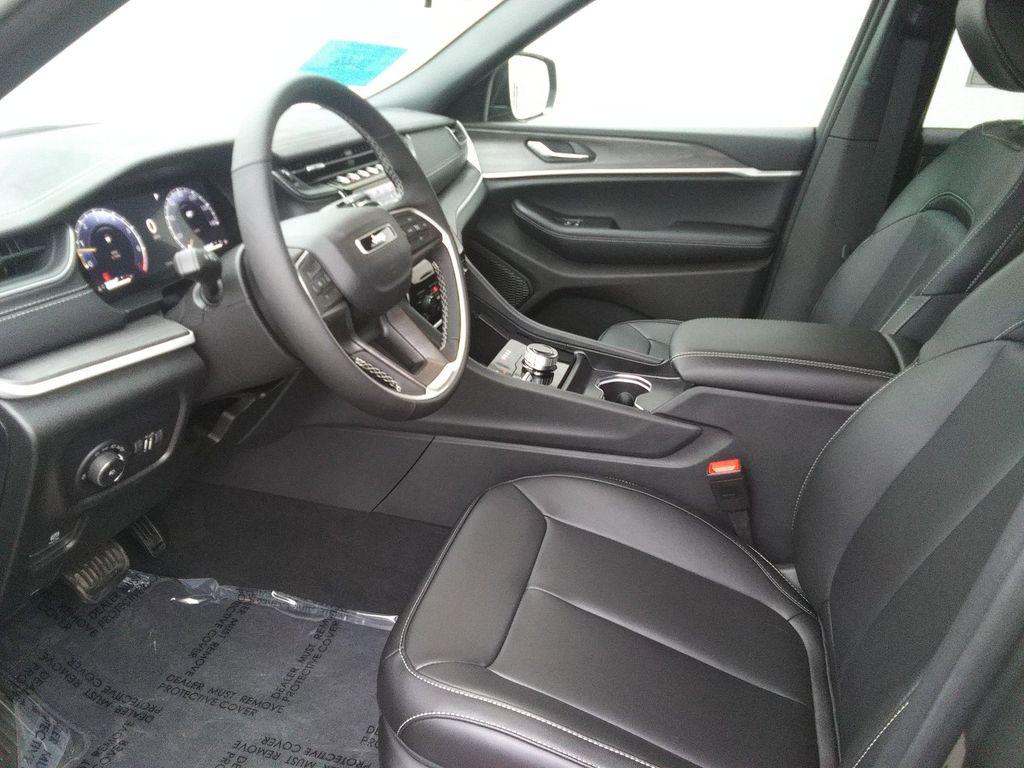 new 2025 Jeep Grand Cherokee car, priced at $45,477