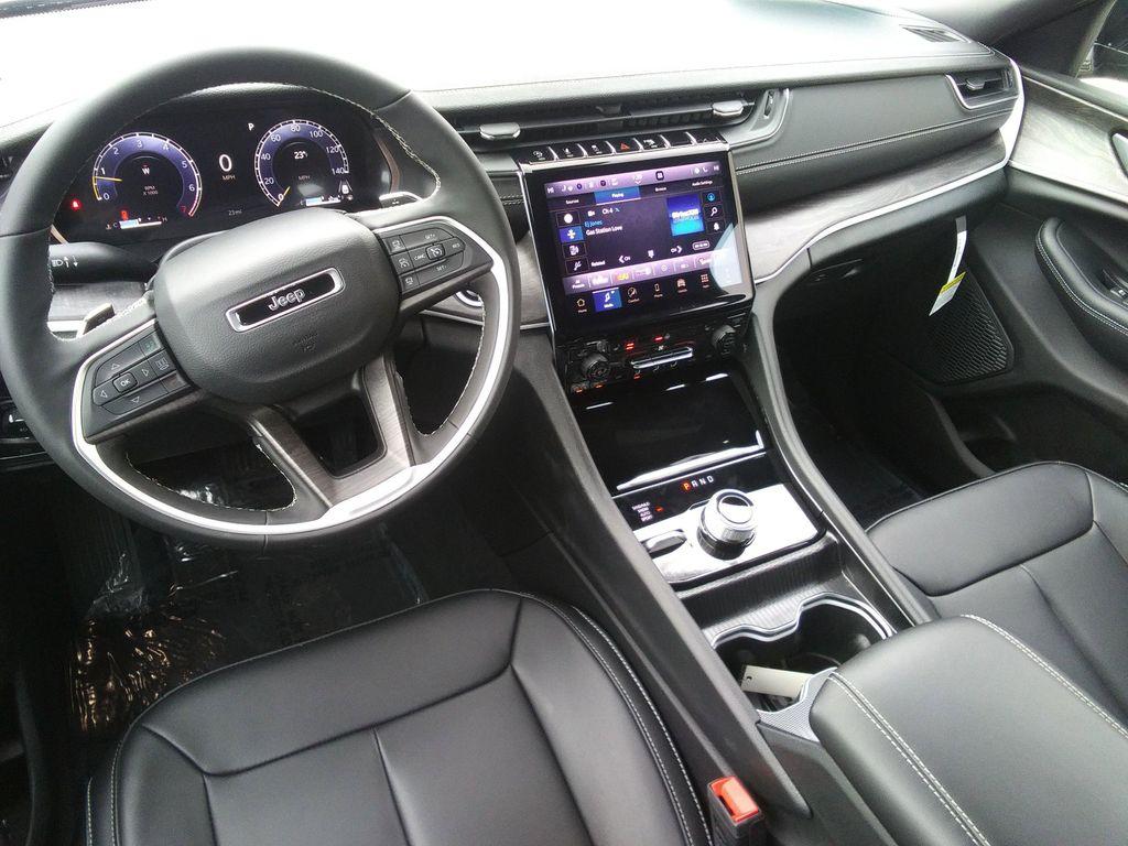 new 2025 Jeep Grand Cherokee L car, priced at $46,977