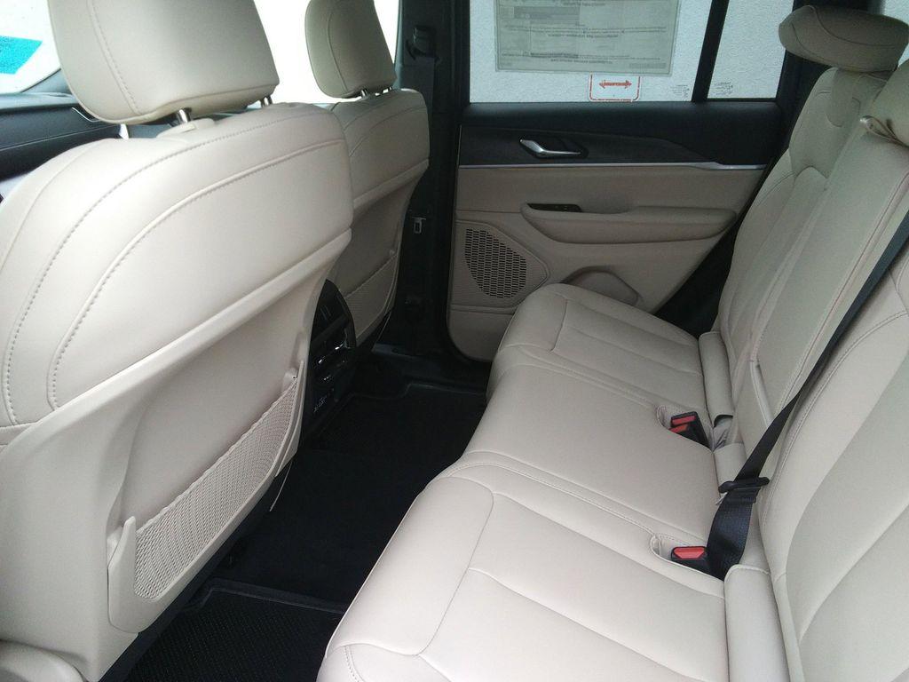 new 2025 Jeep Grand Cherokee car, priced at $42,477