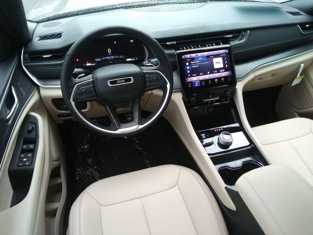 new 2025 Jeep Grand Cherokee car, priced at $42,477