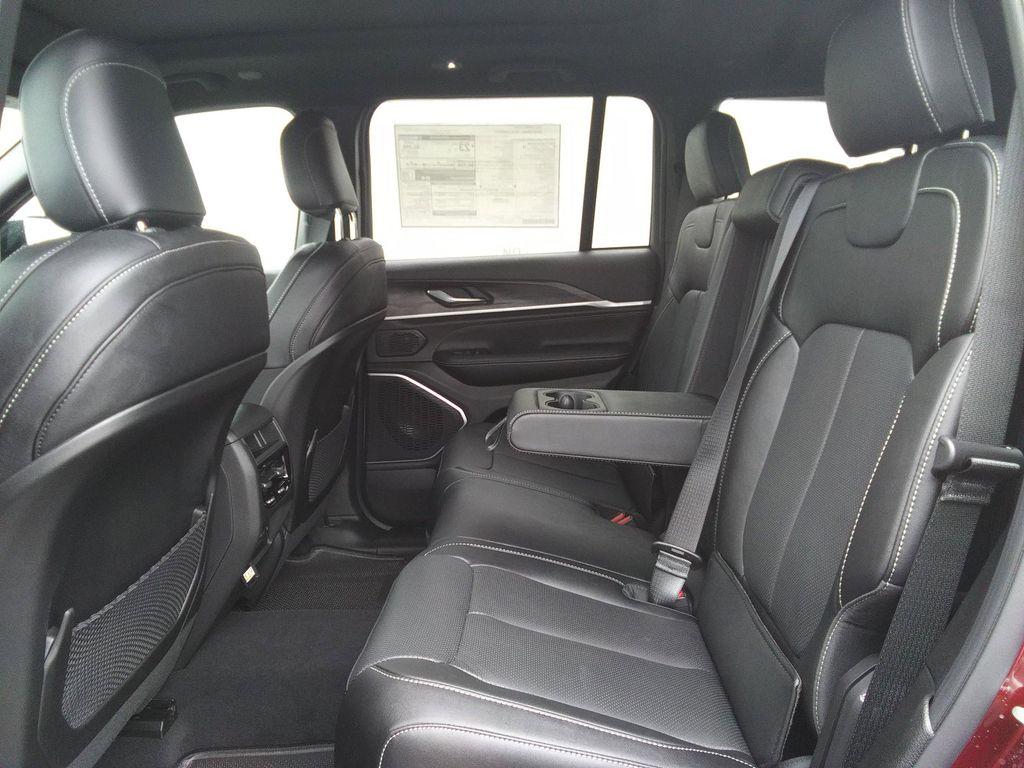 new 2026 Jeep Grand Cherokee car, priced at $52,977