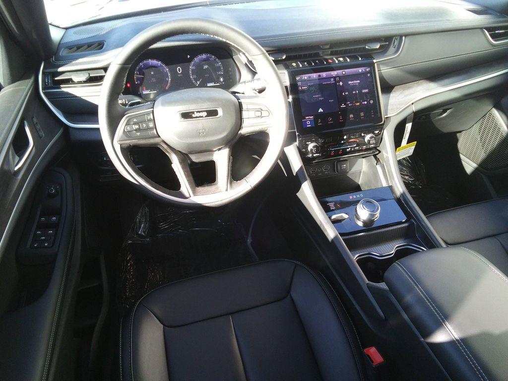 new 2025 Jeep Grand Cherokee car, priced at $44,977