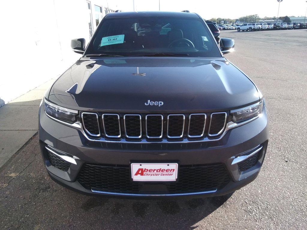 new 2025 Jeep Grand Cherokee car, priced at $44,977