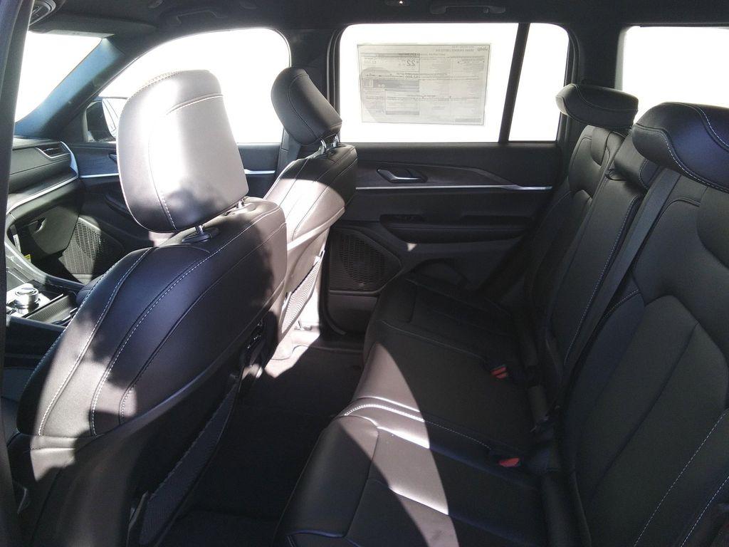 new 2025 Jeep Grand Cherokee car, priced at $44,977