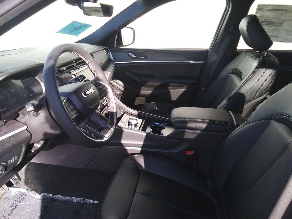 new 2025 Jeep Grand Cherokee car, priced at $44,977