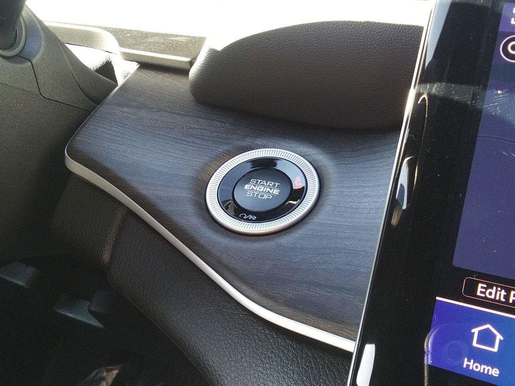 new 2025 Jeep Grand Cherokee car, priced at $44,977