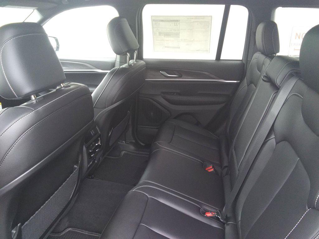 new 2025 Jeep Grand Cherokee car, priced at $47,477