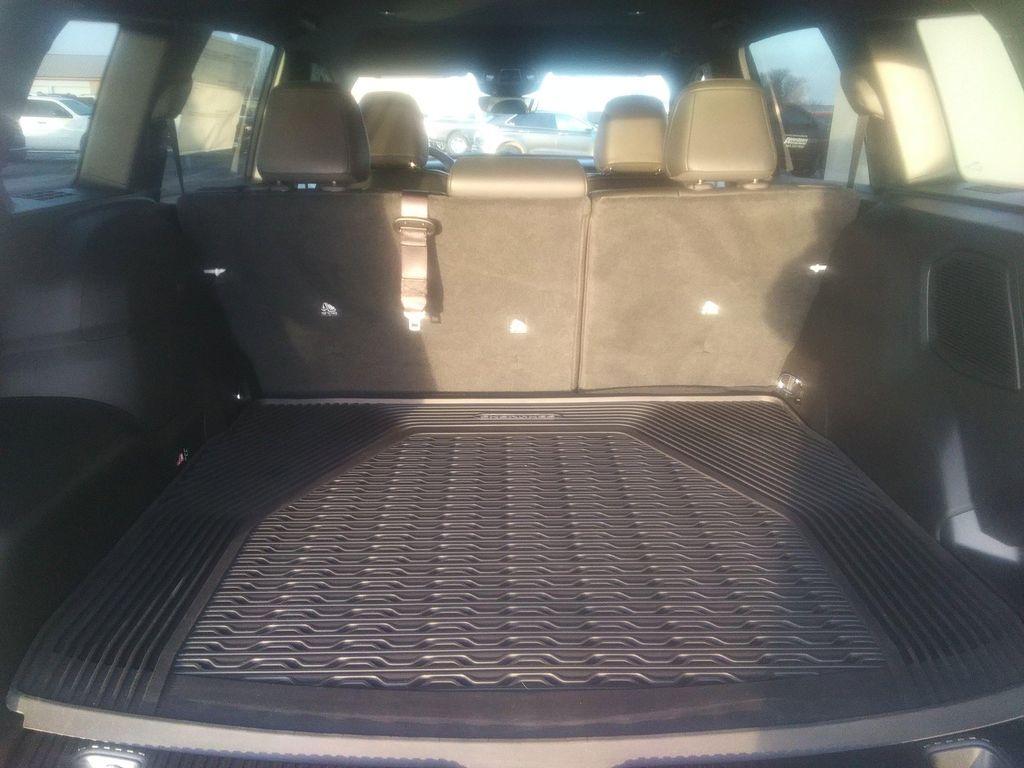 new 2026 Jeep Cherokee car, priced at $42,977