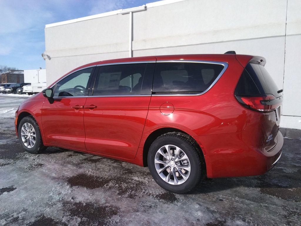 new 2026 Chrysler Pacifica car, priced at $46,977