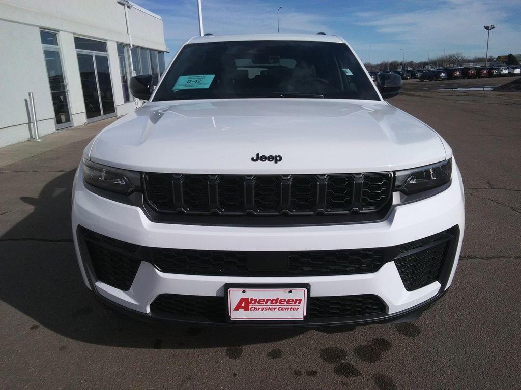 new 2026 Jeep Grand Cherokee car, priced at $47,977