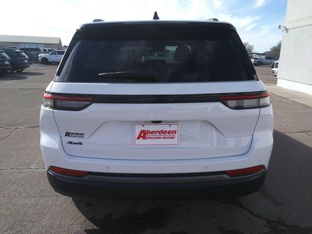 new 2026 Jeep Grand Cherokee car, priced at $47,977