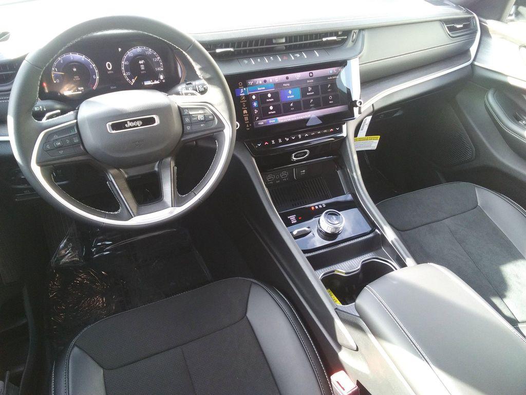 new 2026 Jeep Grand Cherokee car, priced at $47,977