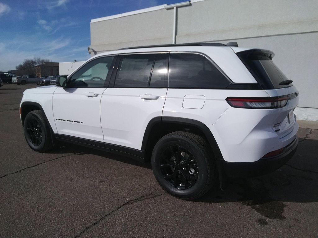 new 2026 Jeep Grand Cherokee car, priced at $47,977