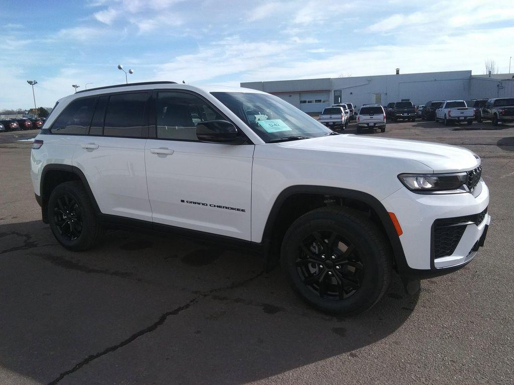 new 2026 Jeep Grand Cherokee car, priced at $47,977