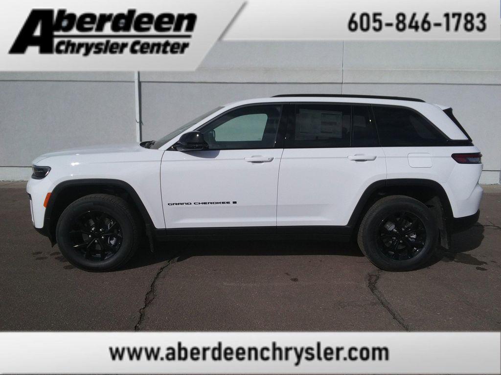 new 2026 Jeep Grand Cherokee car, priced at $47,977