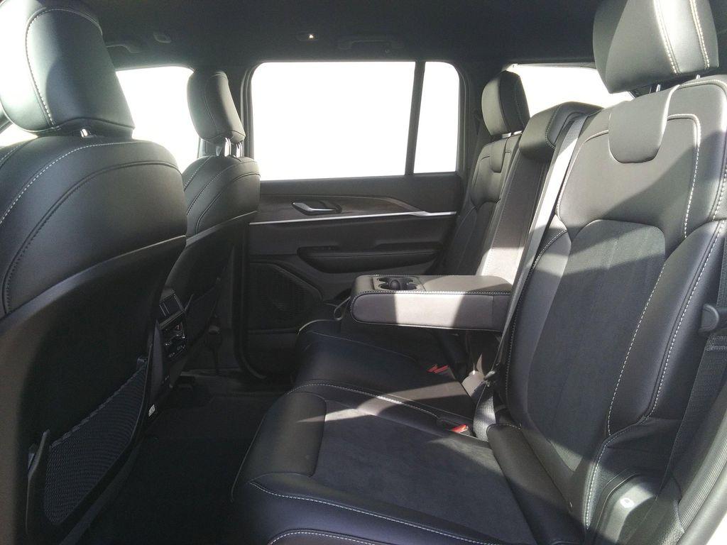 new 2026 Jeep Grand Cherokee car, priced at $47,977