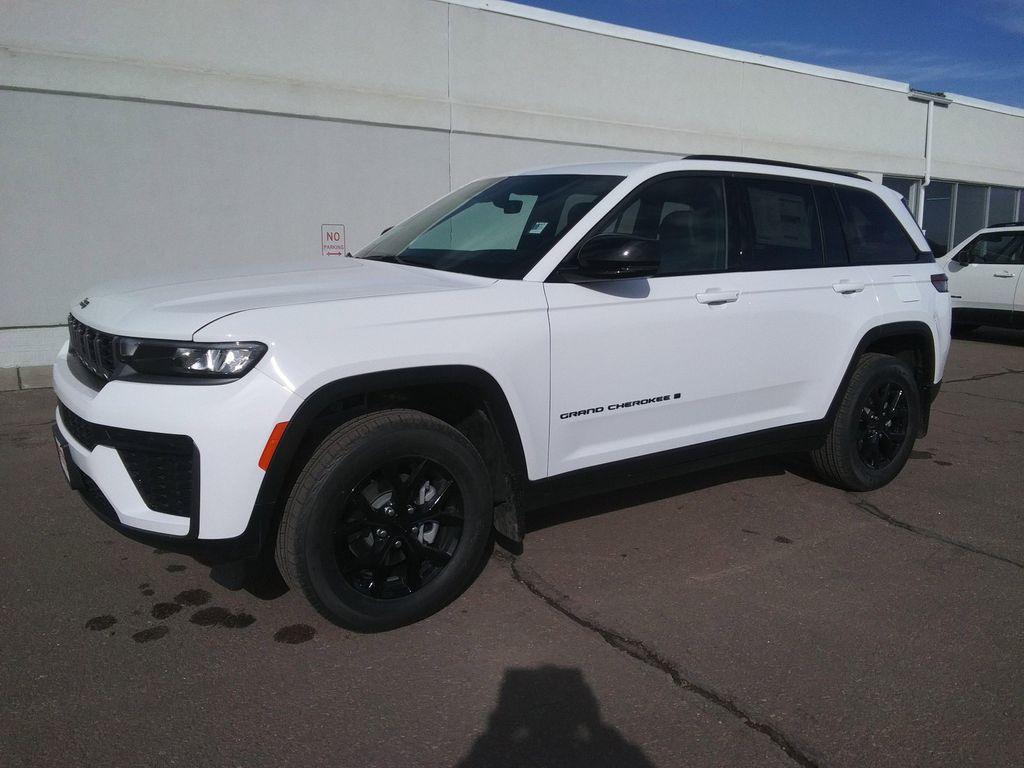 new 2026 Jeep Grand Cherokee car, priced at $47,977