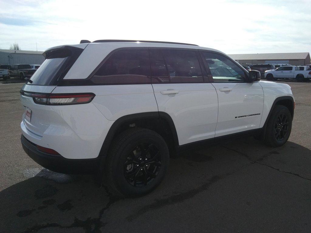 new 2026 Jeep Grand Cherokee car, priced at $47,977