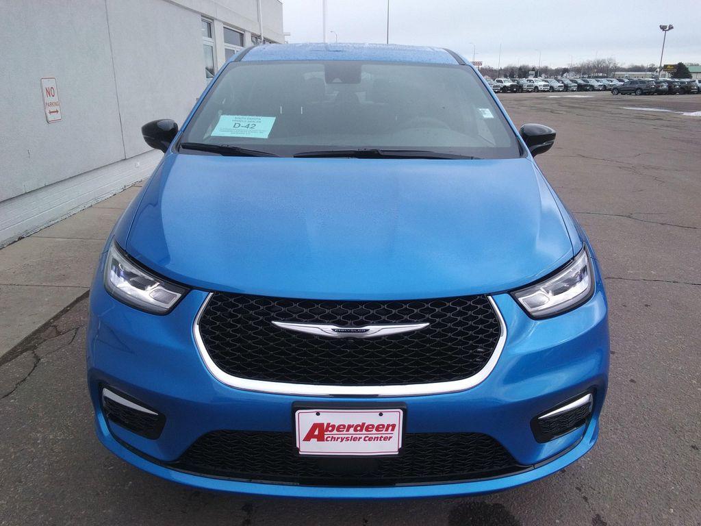 new 2026 Chrysler Pacifica car, priced at $43,977