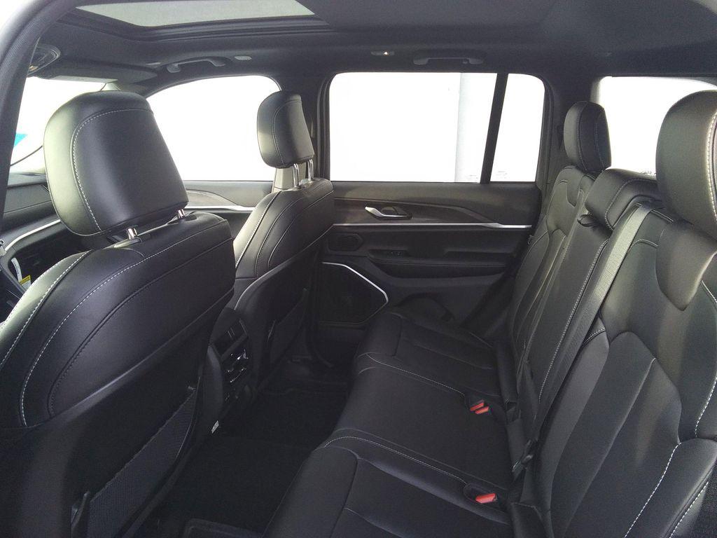 new 2026 Jeep Grand Cherokee car, priced at $48,977