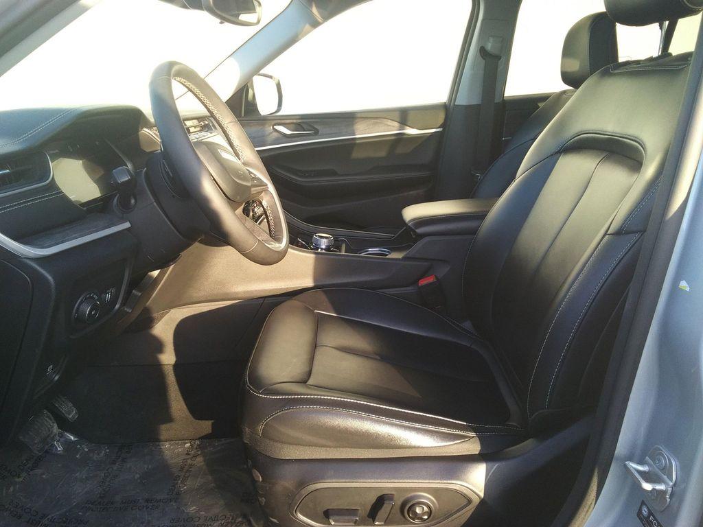 used 2024 Jeep Grand Cherokee car, priced at $32,975