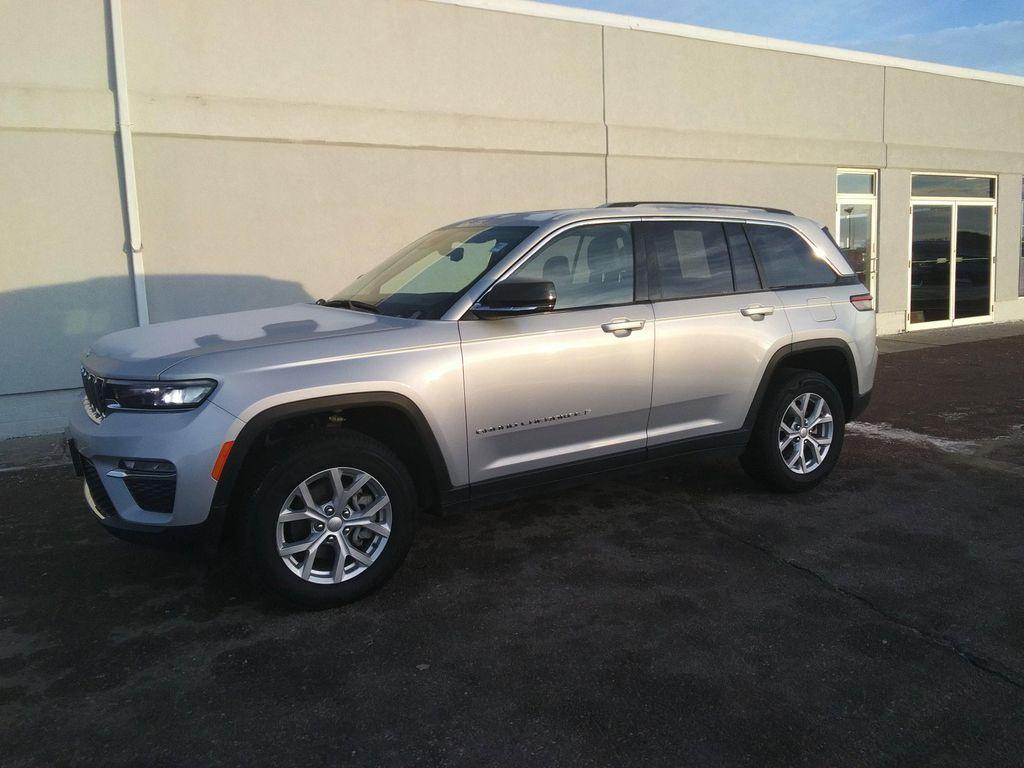 used 2024 Jeep Grand Cherokee car, priced at $32,975