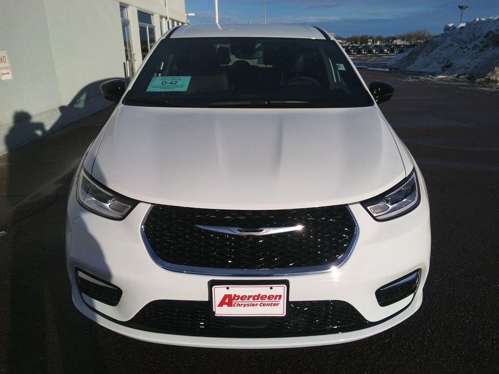 new 2026 Chrysler Pacifica car, priced at $44,977