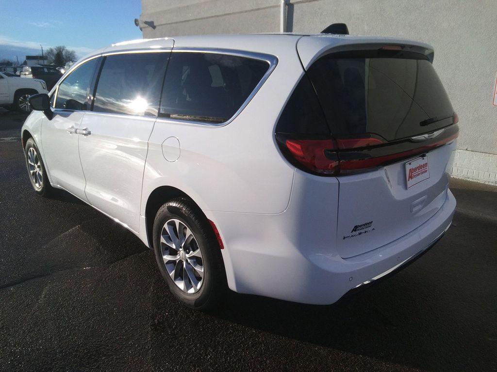new 2026 Chrysler Pacifica car, priced at $44,977