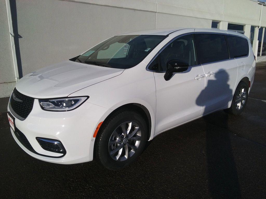 new 2026 Chrysler Pacifica car, priced at $44,977