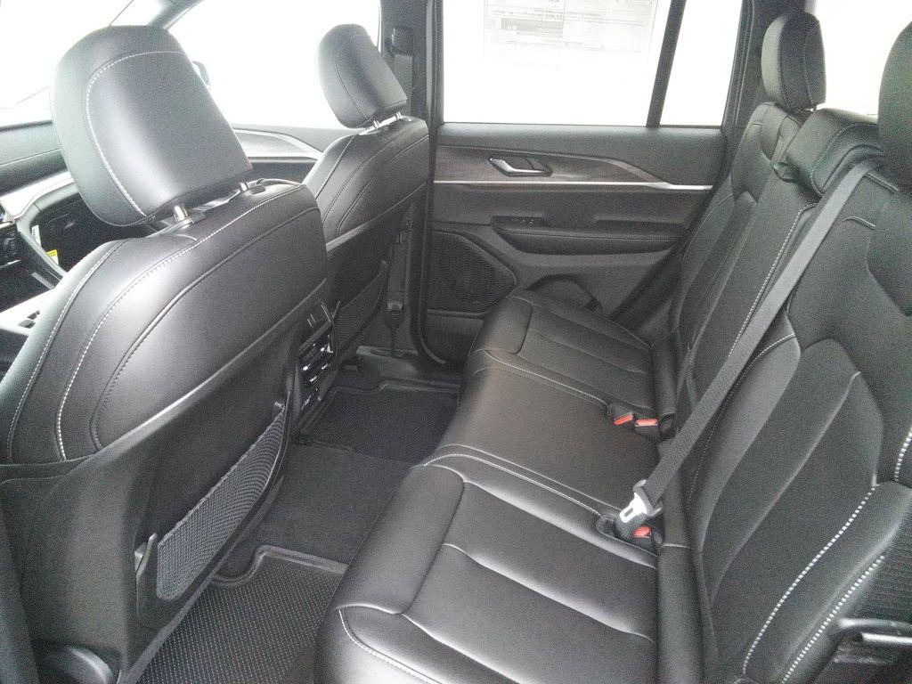 new 2025 Jeep Grand Cherokee car, priced at $47,477