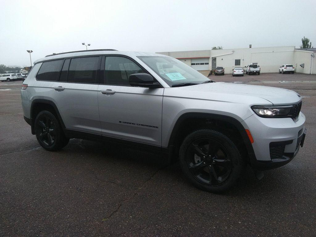 used 2025 Jeep Grand Cherokee L car, priced at $46,977