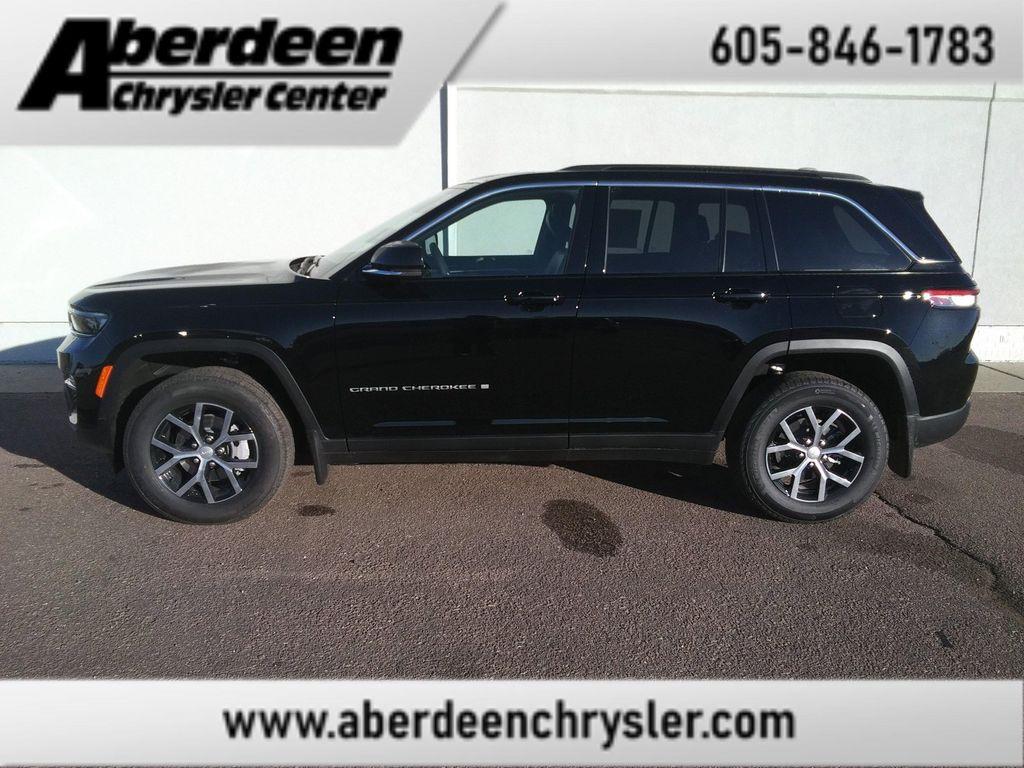new 2025 Jeep Grand Cherokee car, priced at $43,977