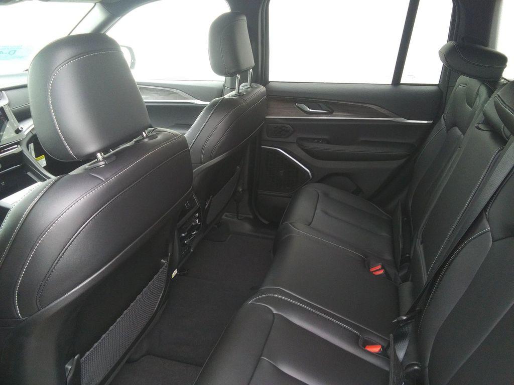 new 2026 Jeep Grand Cherokee car, priced at $49,977