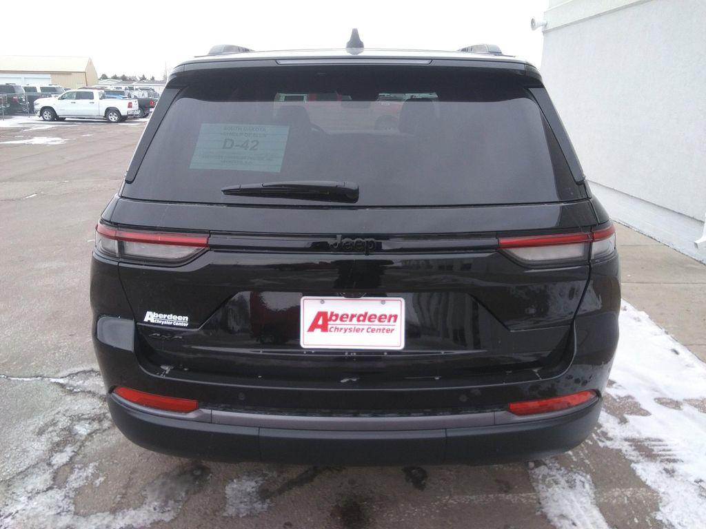 new 2026 Jeep Grand Cherokee car, priced at $49,977