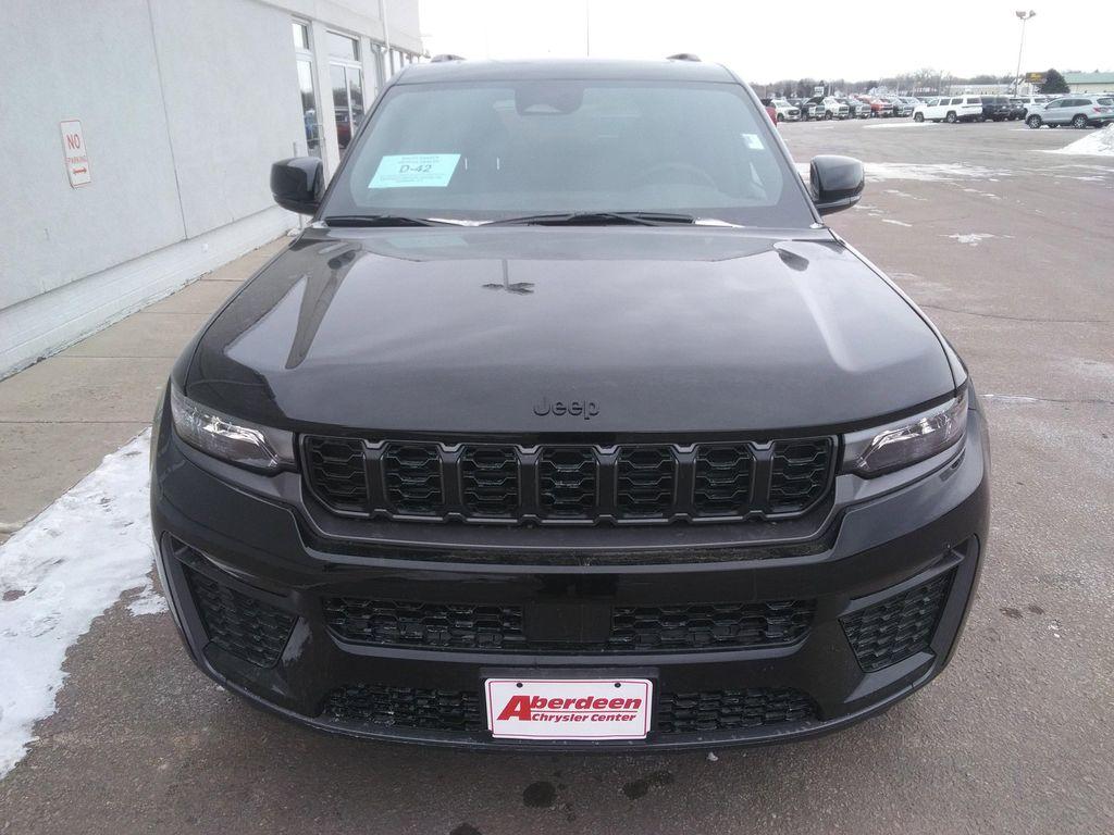 new 2026 Jeep Grand Cherokee car, priced at $49,977