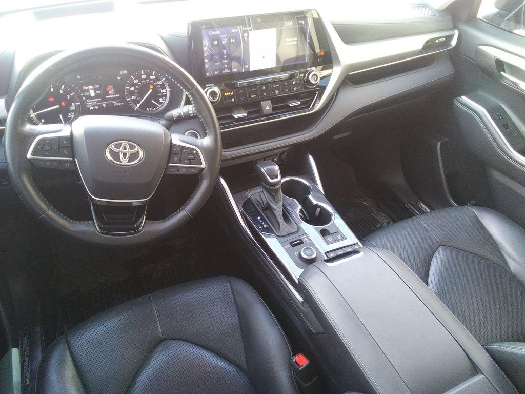 used 2021 Toyota Highlander car, priced at $36,900