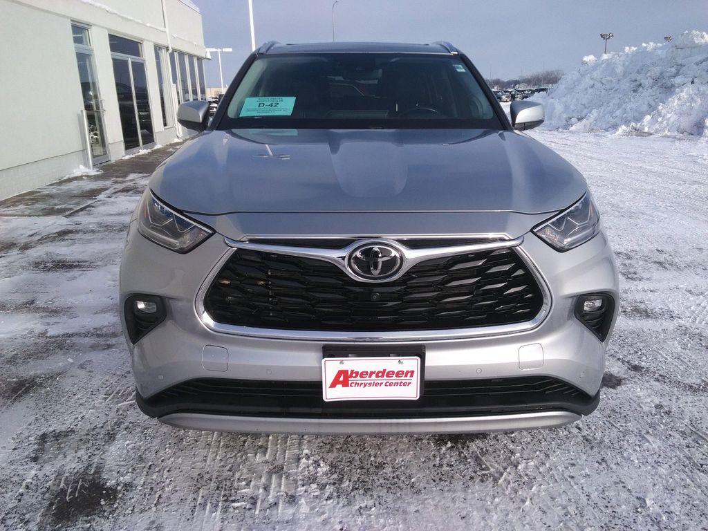 used 2021 Toyota Highlander car, priced at $36,900