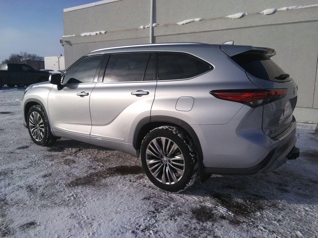 used 2021 Toyota Highlander car, priced at $36,900