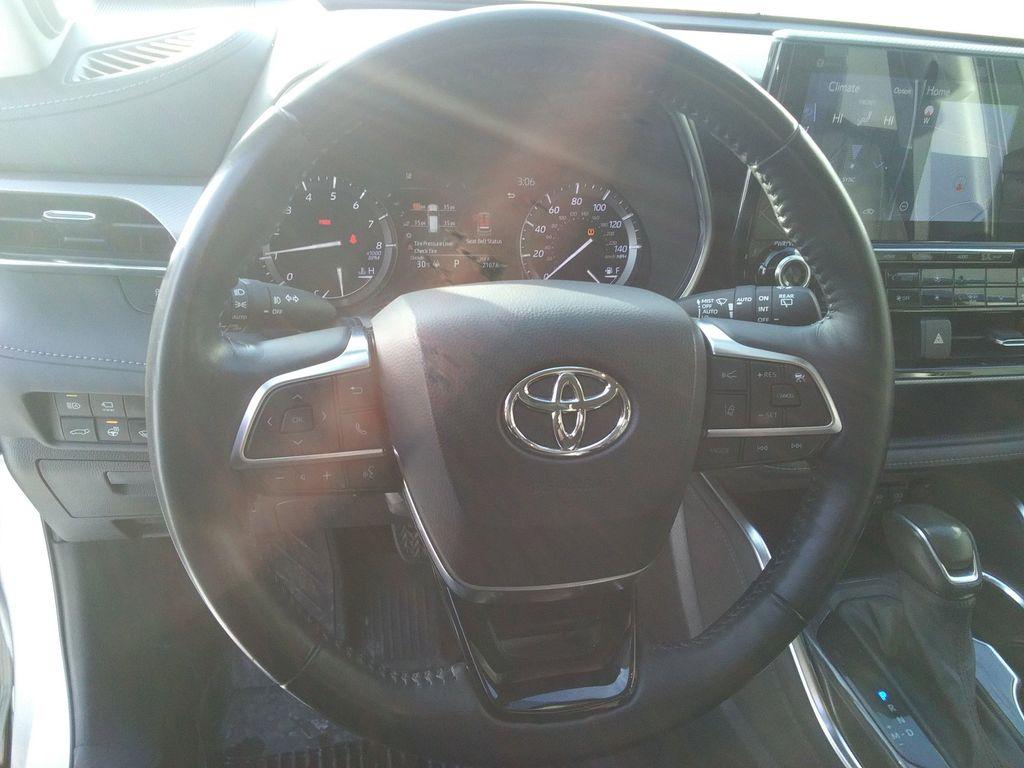 used 2021 Toyota Highlander car, priced at $36,900
