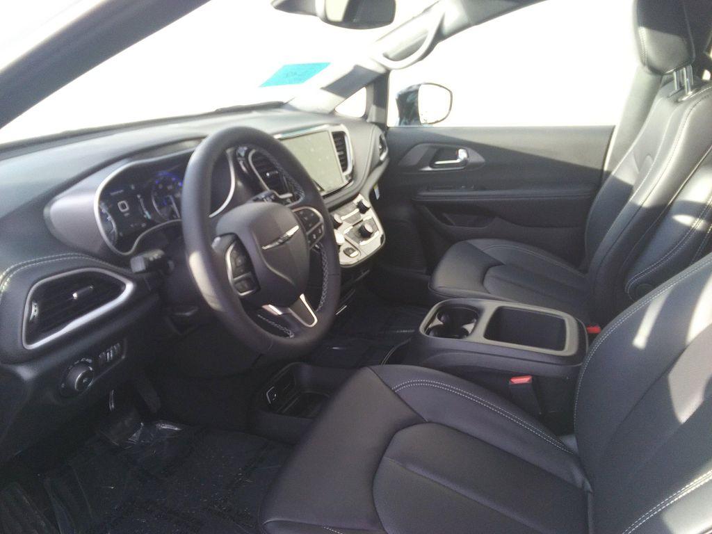 new 2026 Chrysler Pacifica car, priced at $43,977