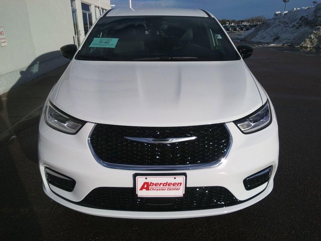 new 2026 Chrysler Pacifica car, priced at $43,977