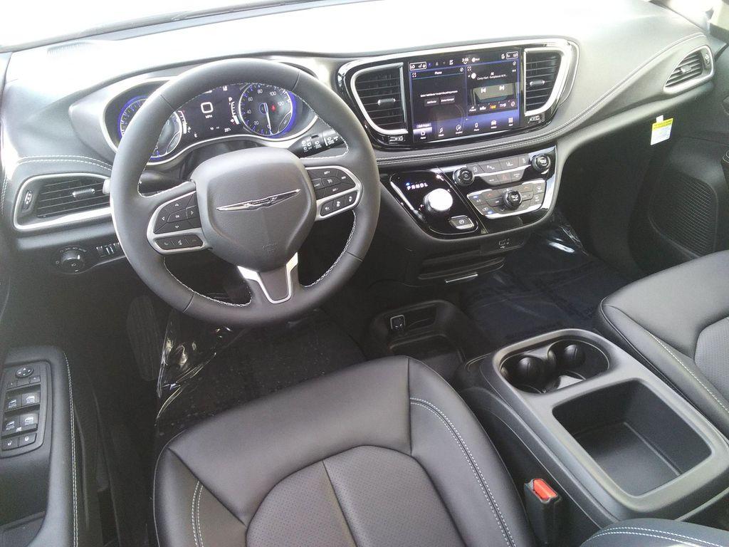 new 2026 Chrysler Pacifica car, priced at $43,977