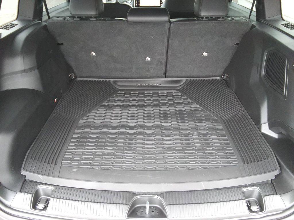 new 2026 Jeep Cherokee car, priced at $42,977