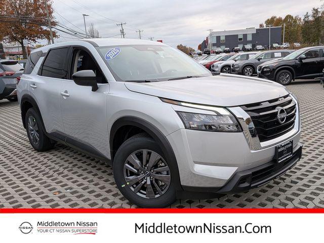 new 2025 Nissan Pathfinder car, priced at $35,475