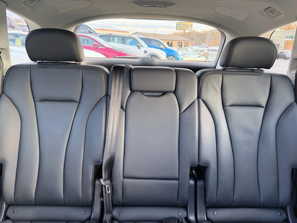 used 2024 Audi Q7 car, priced at $33,900